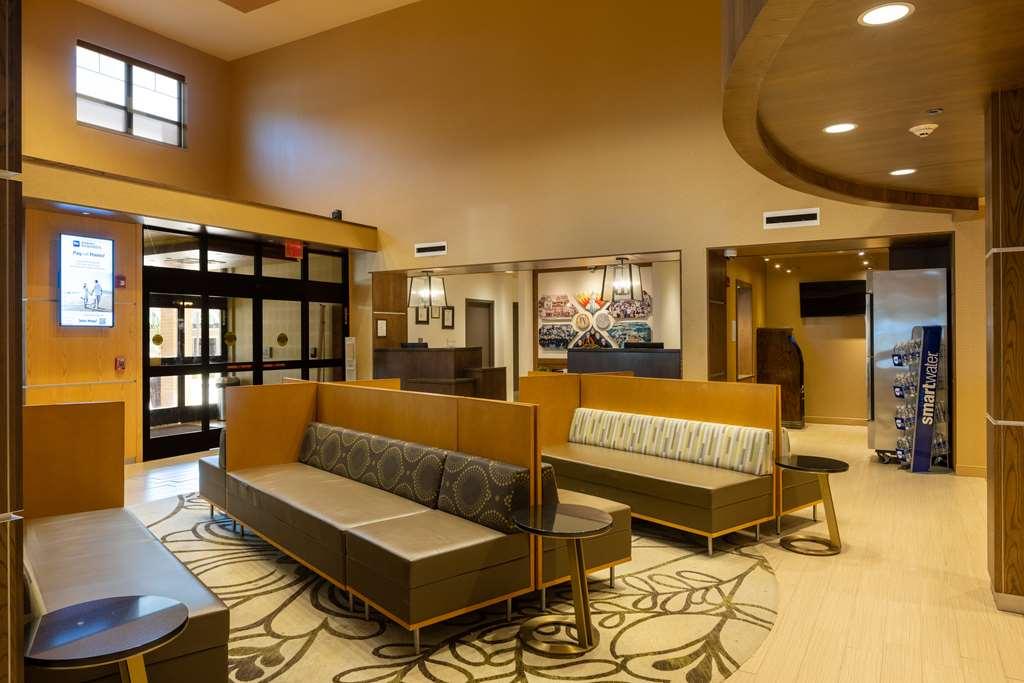 Best Western Plus Franciscan Square Inn & Suites Steubenville Интерьер фото